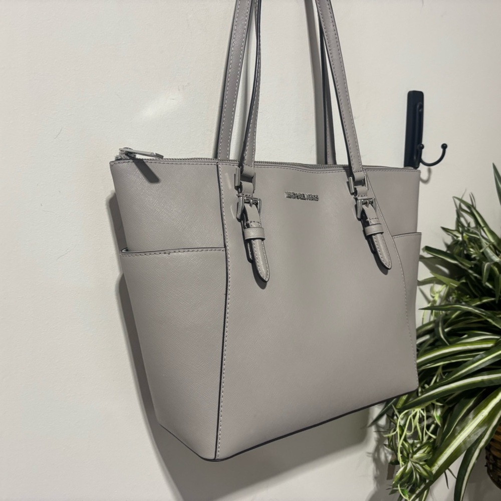 ❤️Michael Kors Charlotte Saffiano Leather Tote - Picture 3 of 7